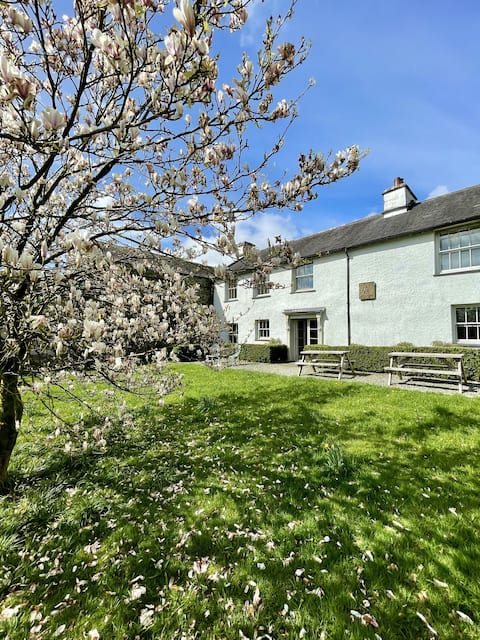 Old Farmhouse Lake District - Hot Tub - Sleeps 6