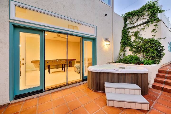 Windansea Luxury | AC | Spa | Garage gallery image 2