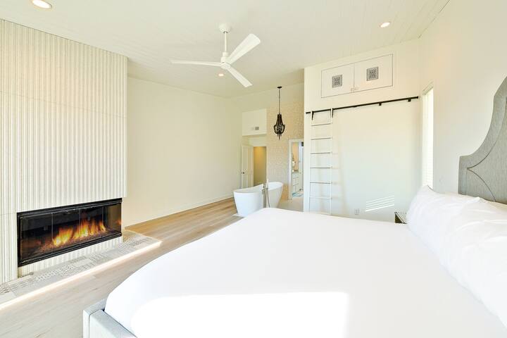 Windansea Luxury | AC | Spa | Garage gallery image 3