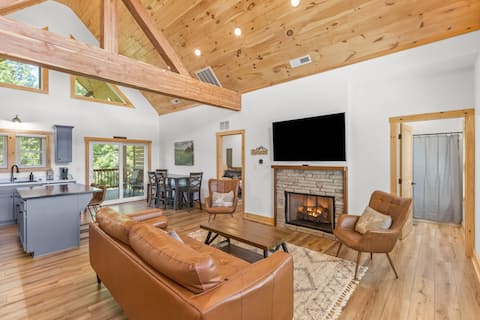 Hilltop Hideaway-Natural Bridge 2m/Modern/Hot Tub/New