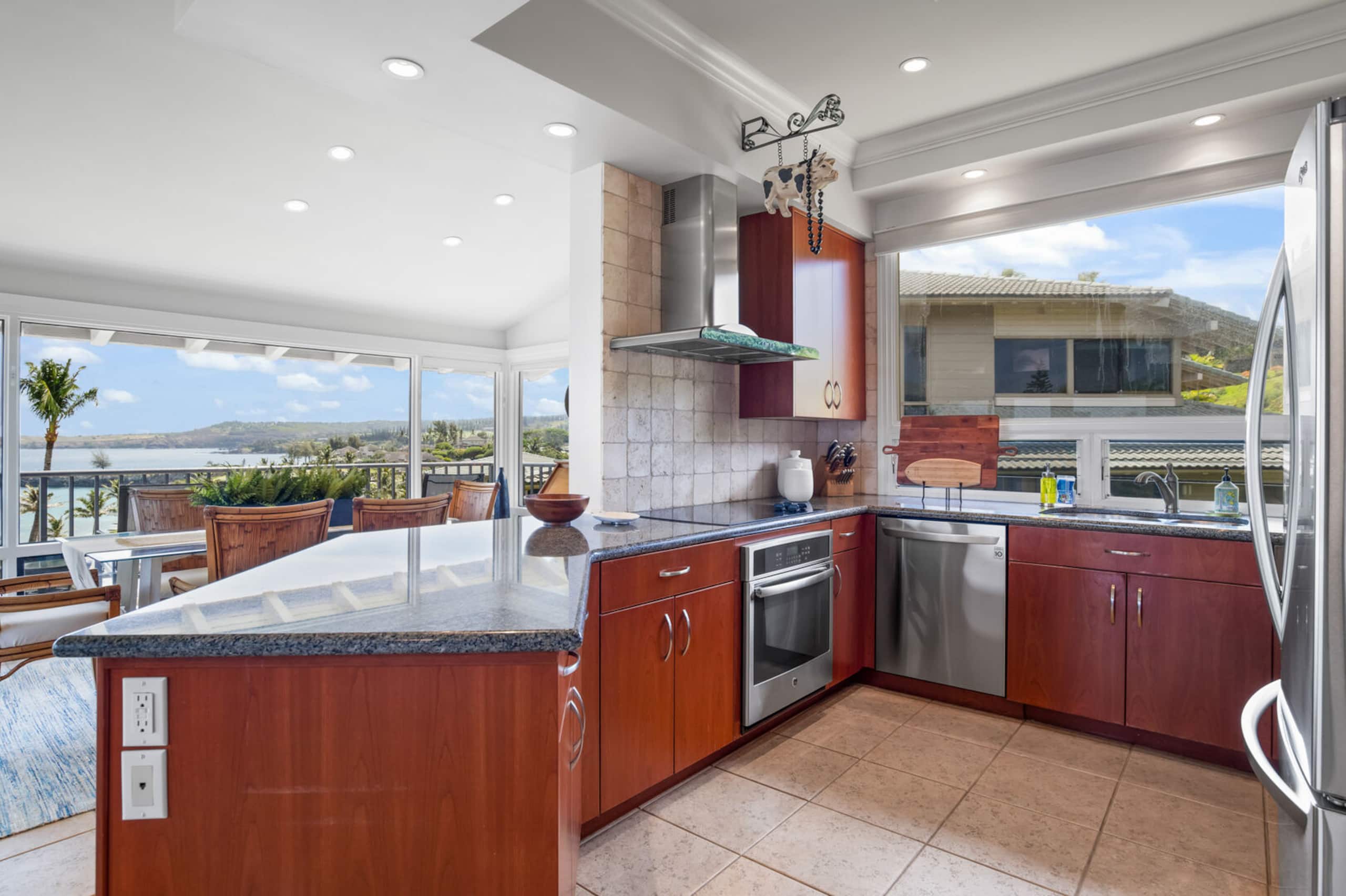 Home in Lahaina · ★5.0 · 2 bedrooms · 2 beds · 2.5 baths - Image 16
