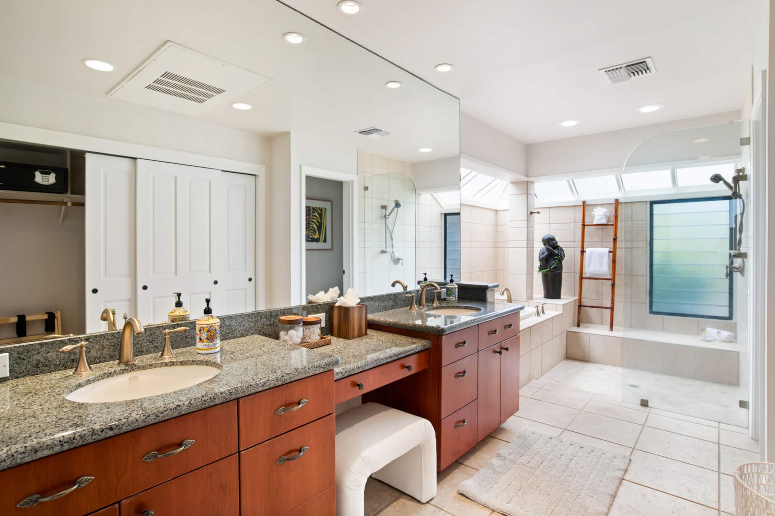 Home in Lahaina · ★5.0 · 2 bedrooms · 2 beds · 2.5 baths - Image 36