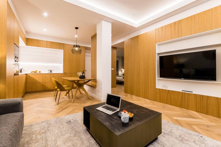 Churruca Suite: 4 Pax Superior. 1min to La Concha gallery image 3