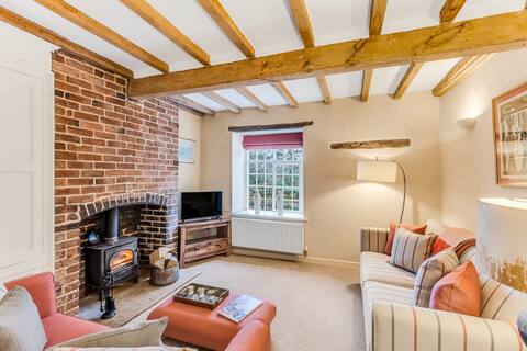Brand Hill Cottage with Hot Tub