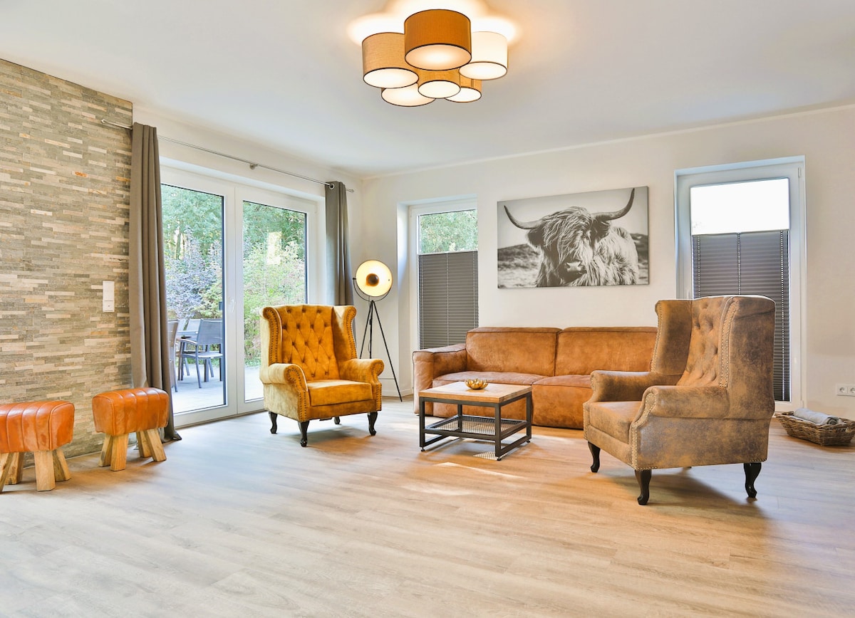 Top Airbnb: Traumvilla Plauer See, 20 Gäste, Hot Tub+Sauna in Malchow