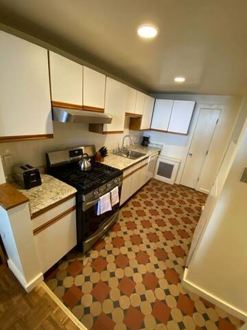 Wonderful Fenway 3br/2ba | Steps from Fenway Park! gallery image 5