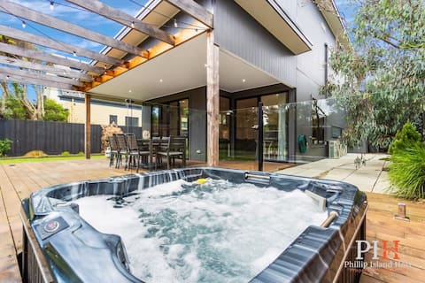 Hot Tub/ 4Bdr, 2Ba Family Home
