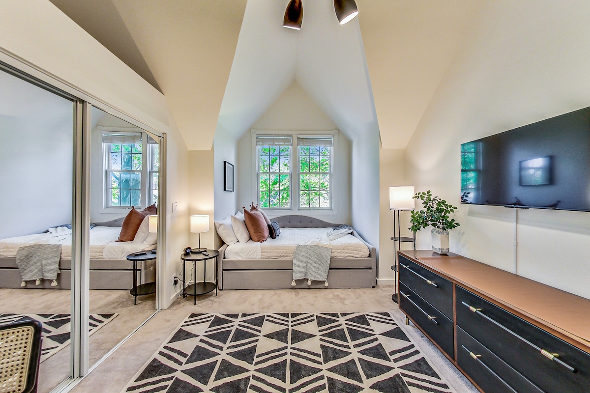 2-ри кат - брачен кревет (широк 180-220 см) + двокреветни кревети