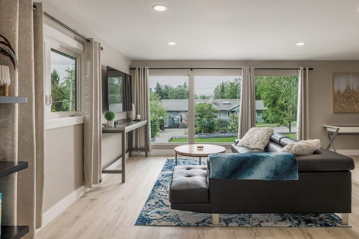 Beautiful 3bdr Home Steps Away From Parks & Trails - Anchorage, AK