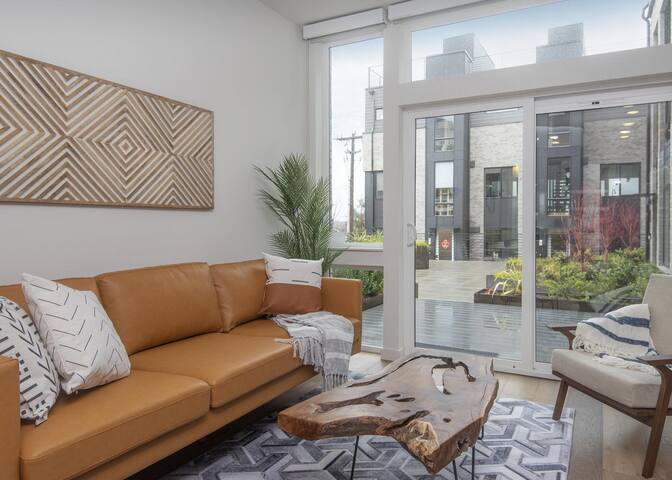 Water View in the Heart of Seattle gallery image 5