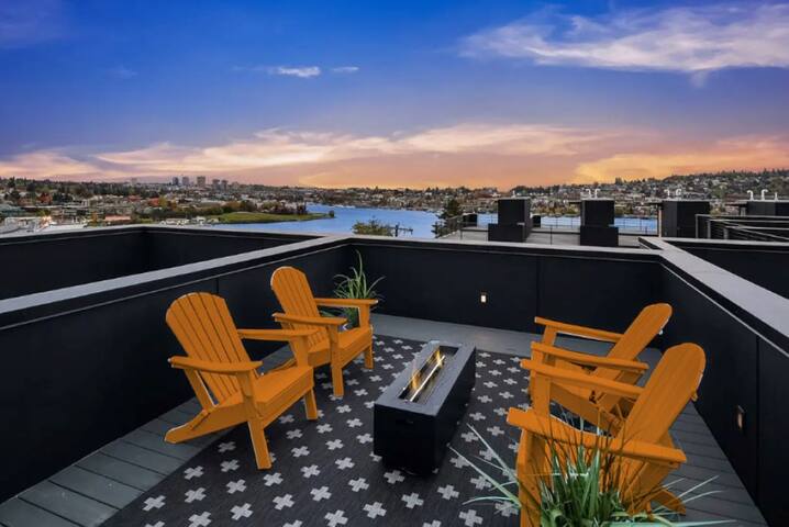 Water View in the Heart of Seattle gallery image 2