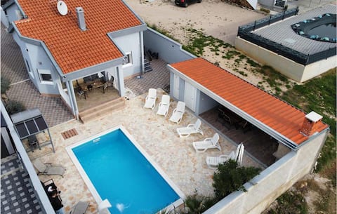 Stunning home in Kakma