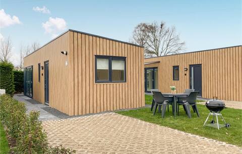 2 bedroom stunning home in Heinkenszand