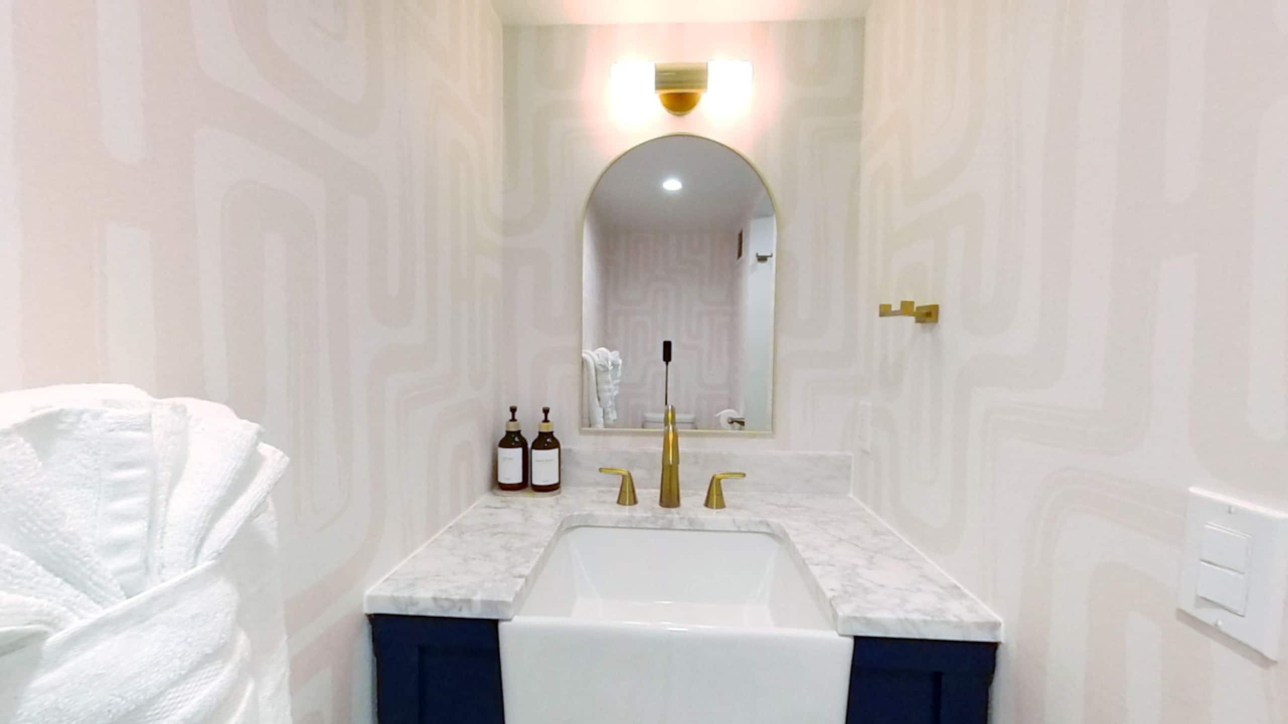 Hotel in Honolulu · ★4.93 · 1 bedroom · 2 beds · 1 private bath - Image 33