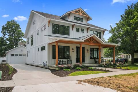 ExpERIEnce South Haven: Steps from South Beach