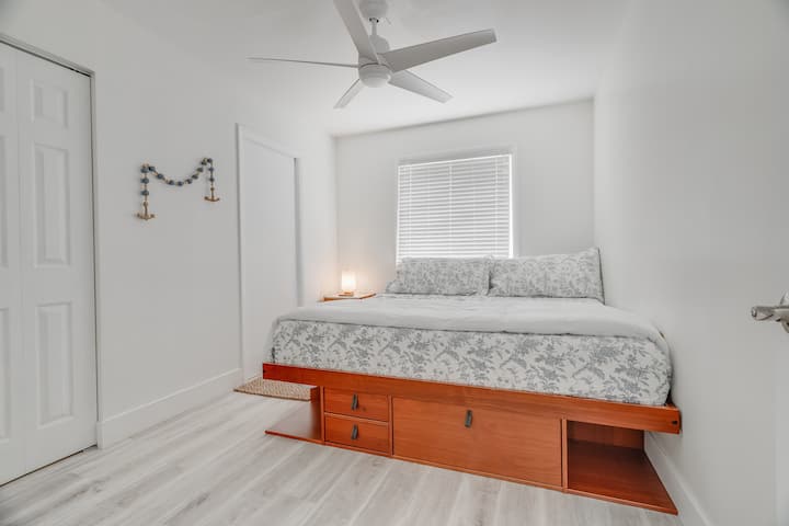 Chumba cha kulala cha nyumba ya mgeni wa kwanza