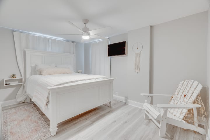 Chumba cha kulala cha Wageni cha Ghorofa ya Pili na TV