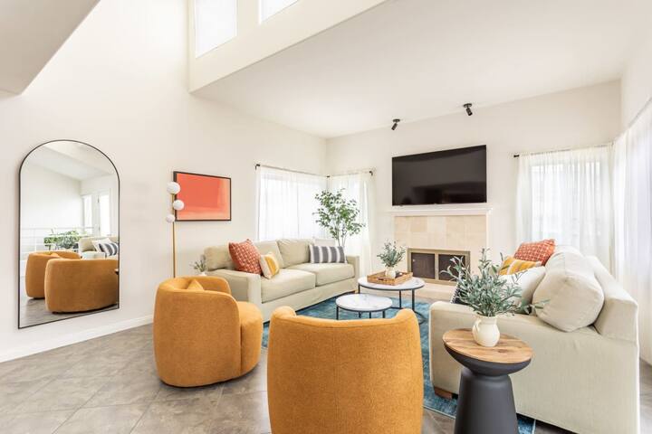 Relax and Unwind Luxe Home Blocks from Beach gallery image 2