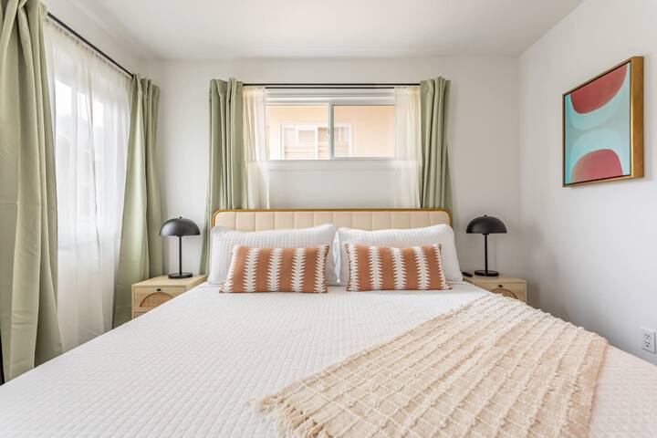 Relax and Unwind Luxe Home Blocks from Beach gallery image 5