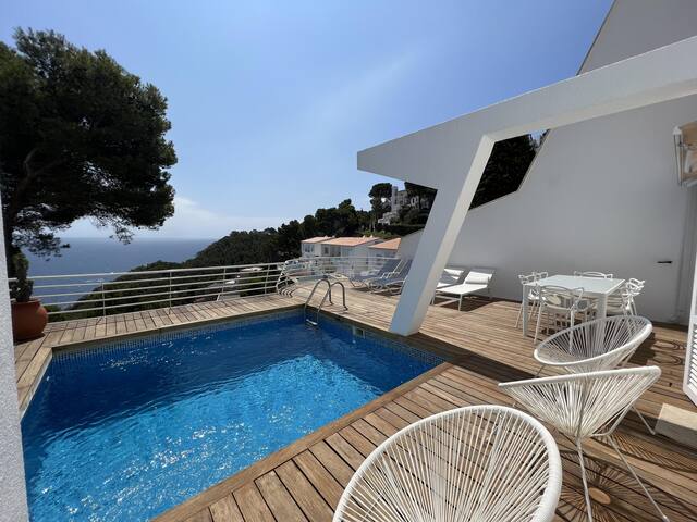Holiday rental semidetached with swimming pool in gallery image 2