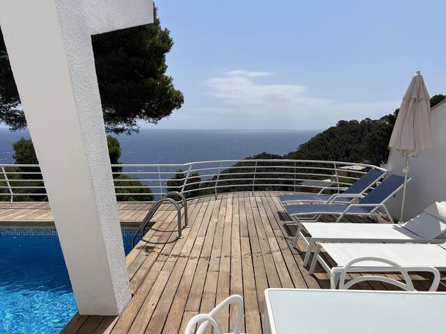 Holiday rental semidetached with swimming pool in gallery image 4