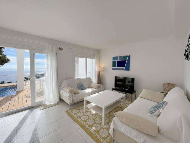 Holiday rental semidetached with swimming pool in gallery image 5