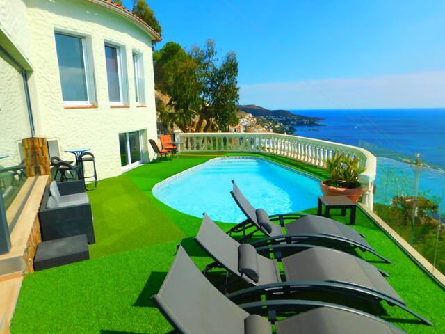 House with sea views, private pool, garage, Roses gallery image 2