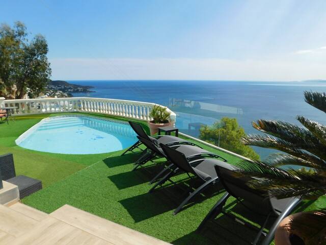 House with sea views, private pool, garage, Roses gallery image 3