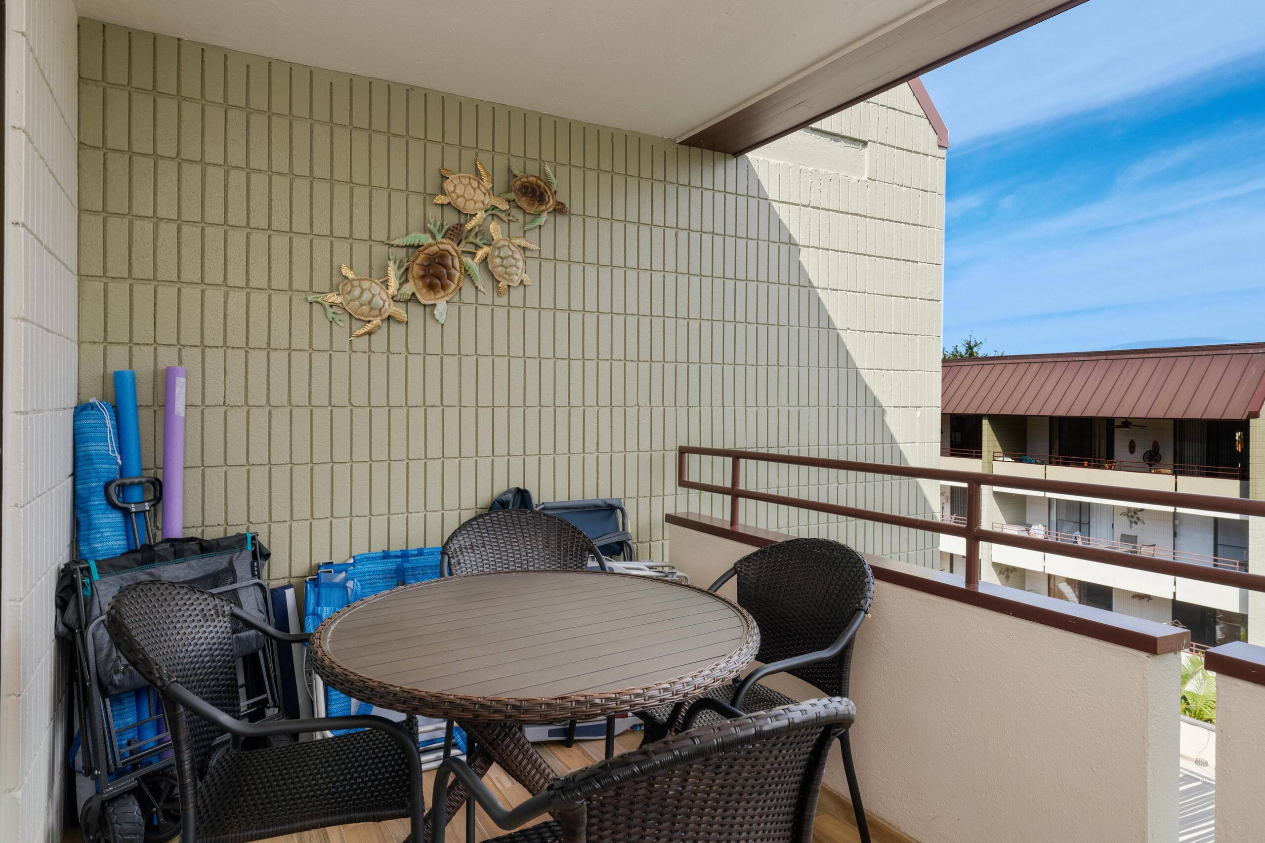 Condo in Kailua-Kona · ★4.4 · 2 bedrooms · 4 beds · 2 shared baths - Image 25
