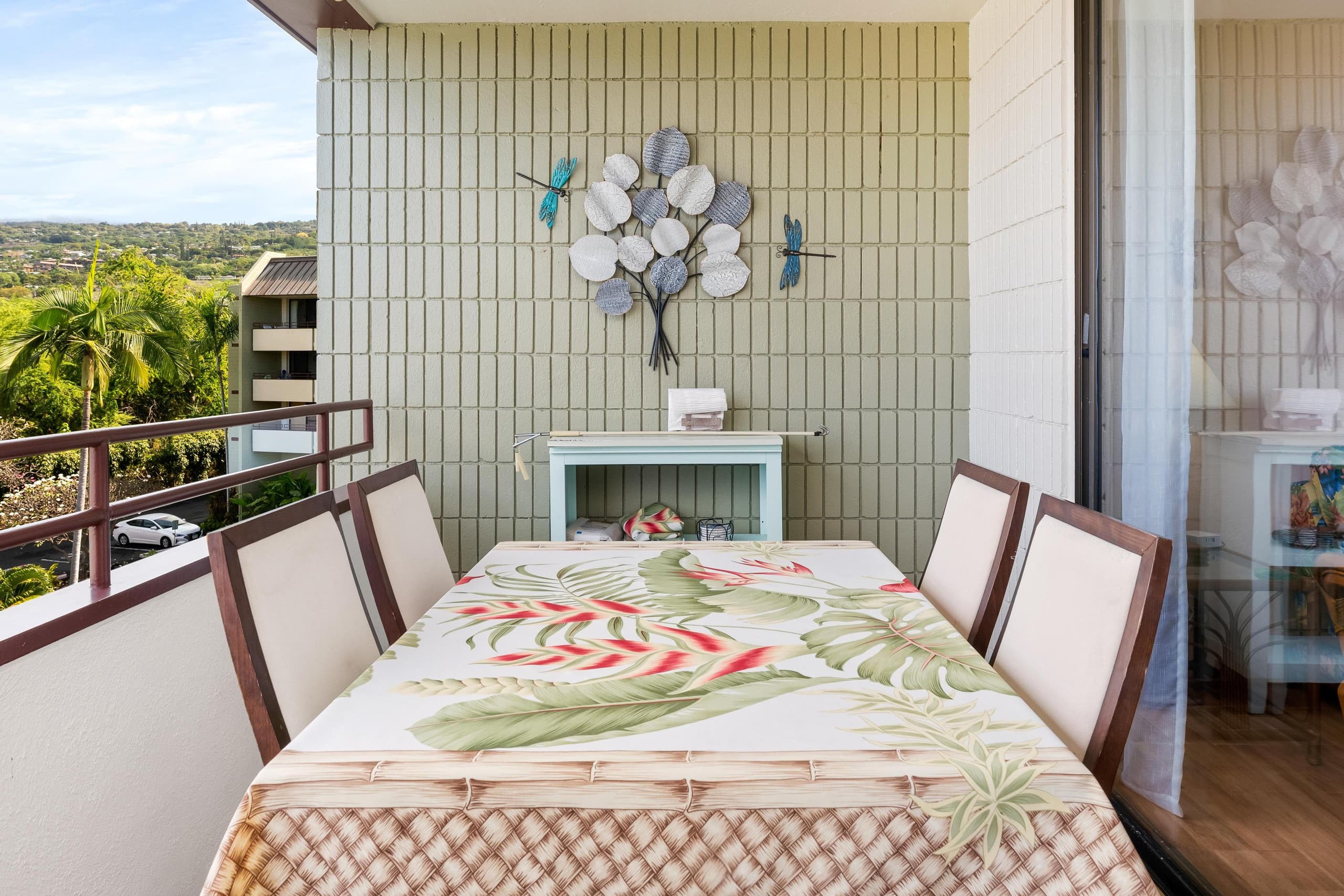Condo in Kailua-Kona · ★4.4 · 2 bedrooms · 4 beds · 2 shared baths - Image 28