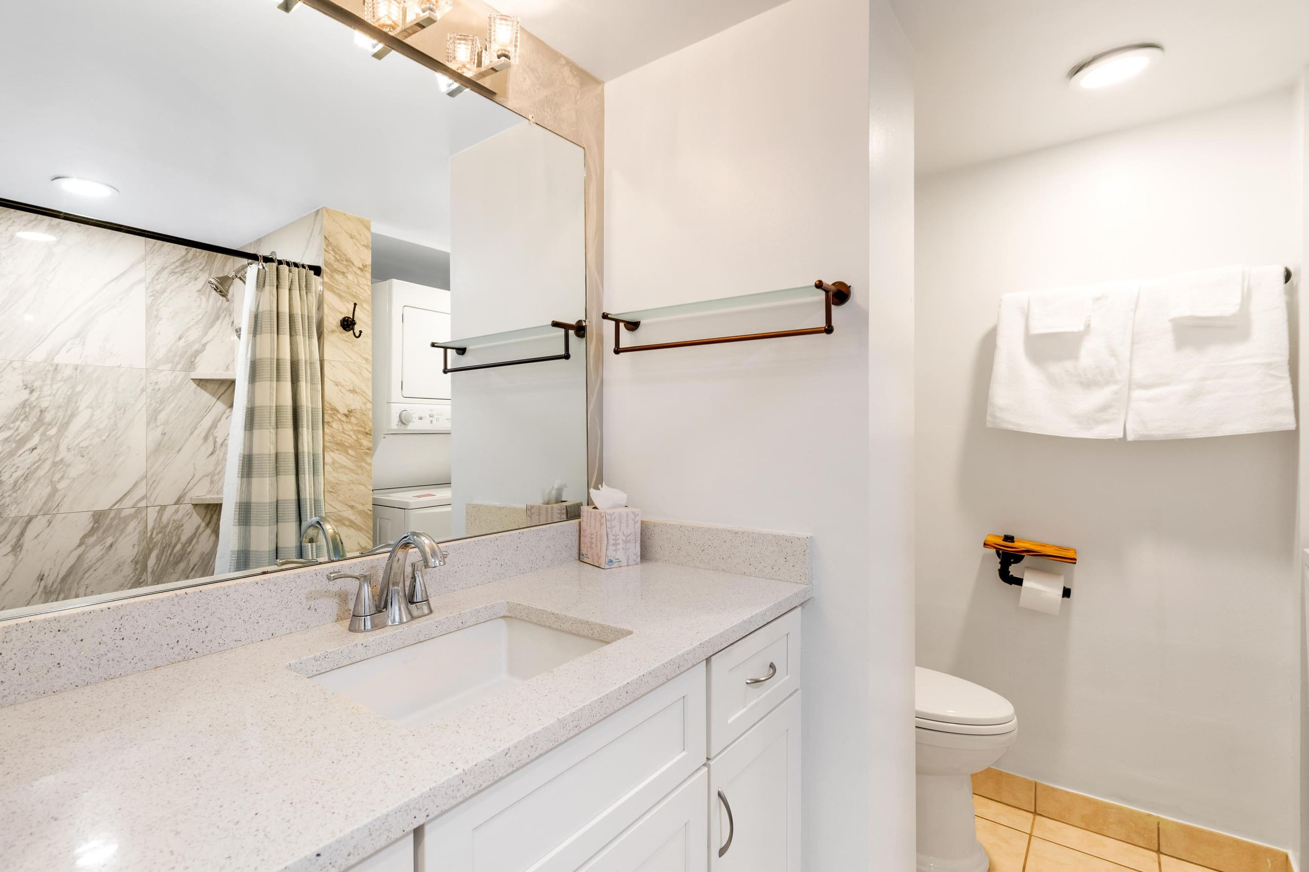 Condo in Kailua-Kona · ★4.4 · 2 bedrooms · 4 beds · 2 shared baths - Image 16