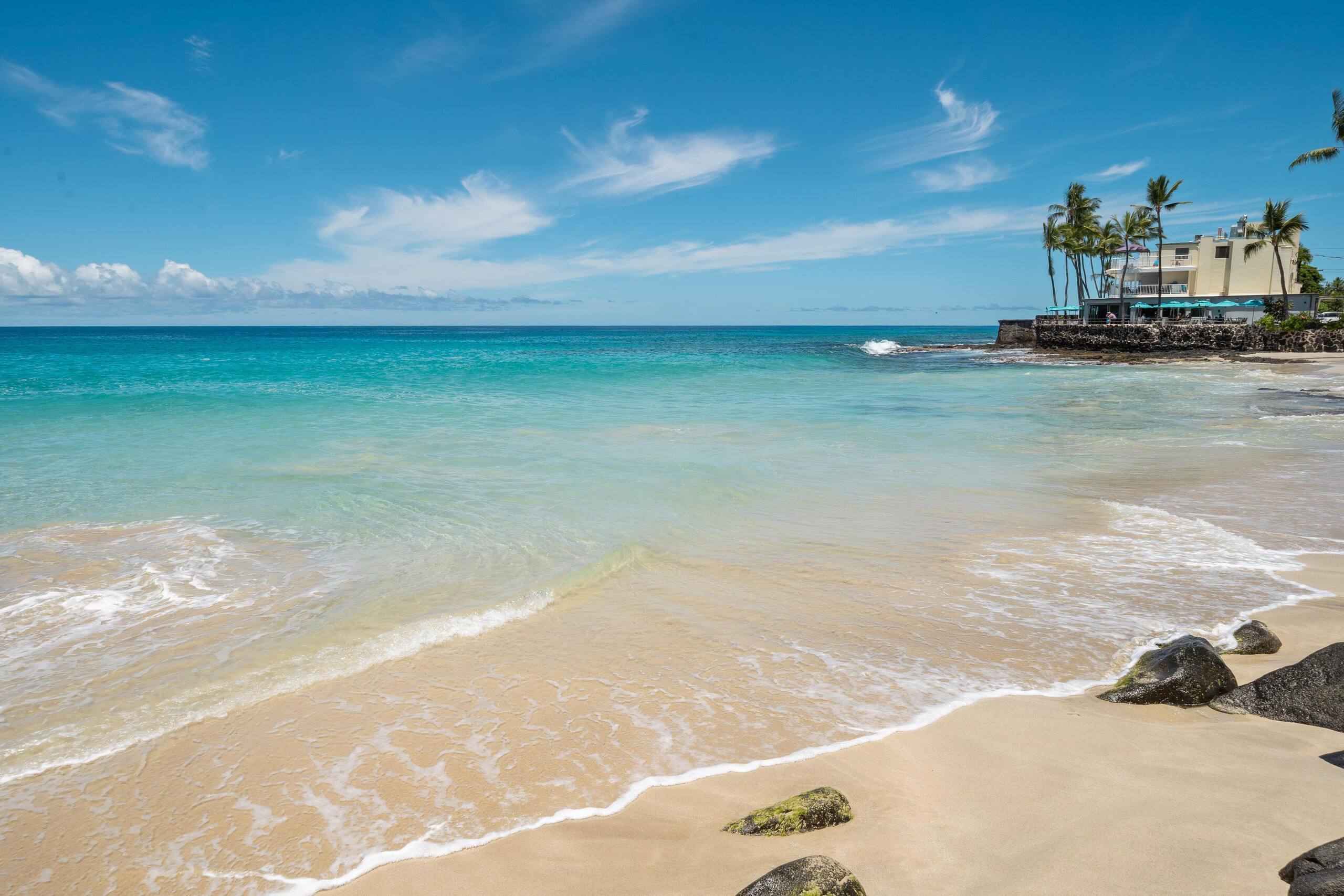 Condo in Kailua-Kona · ★4.4 · 2 bedrooms · 4 beds · 2 shared baths - Image 43
