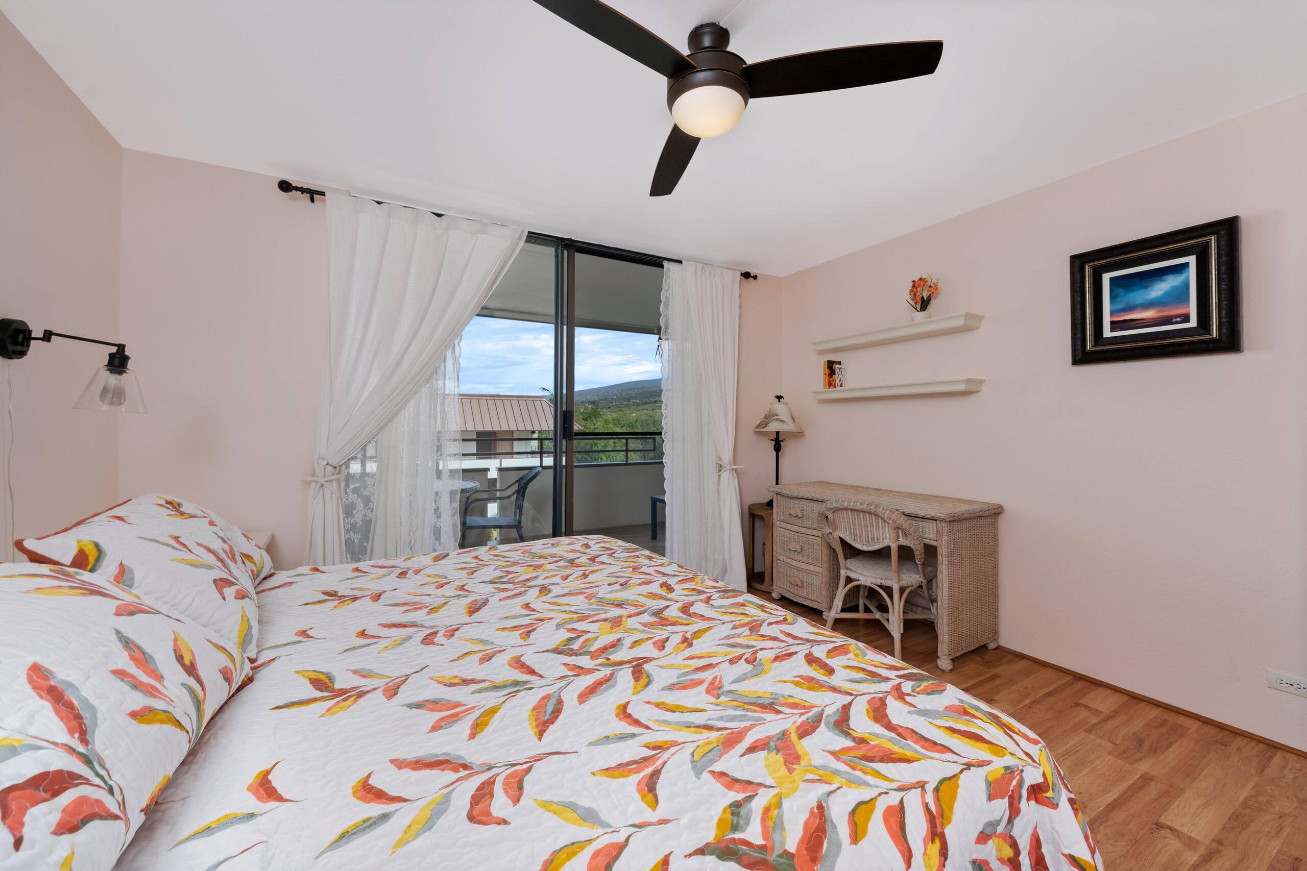 Condo in Kailua-Kona · ★4.4 · 2 bedrooms · 4 beds · 2 shared baths - Image 9