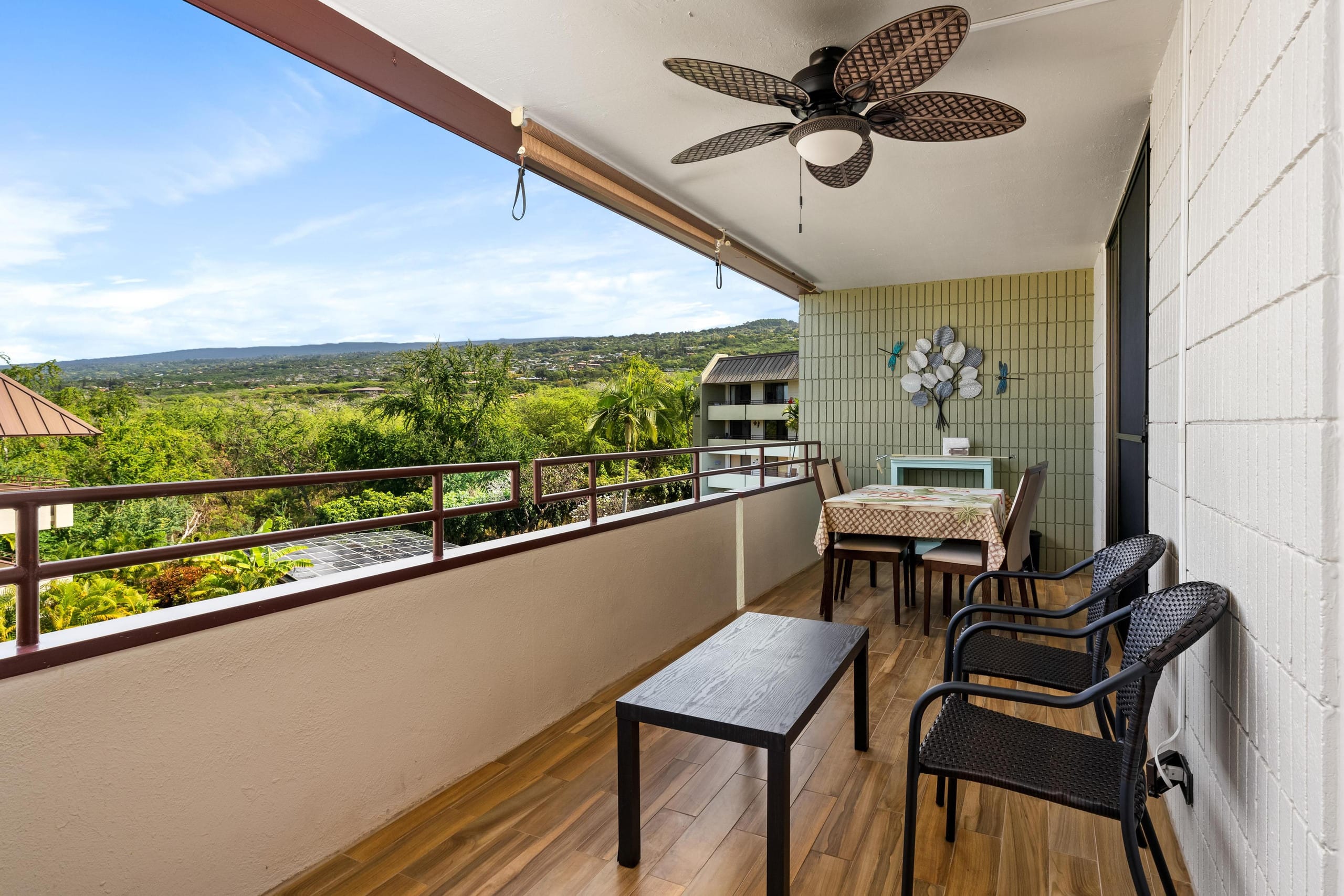 Condo in Kailua-Kona · ★4.4 · 2 bedrooms · 4 beds · 2 shared baths - Image 31
