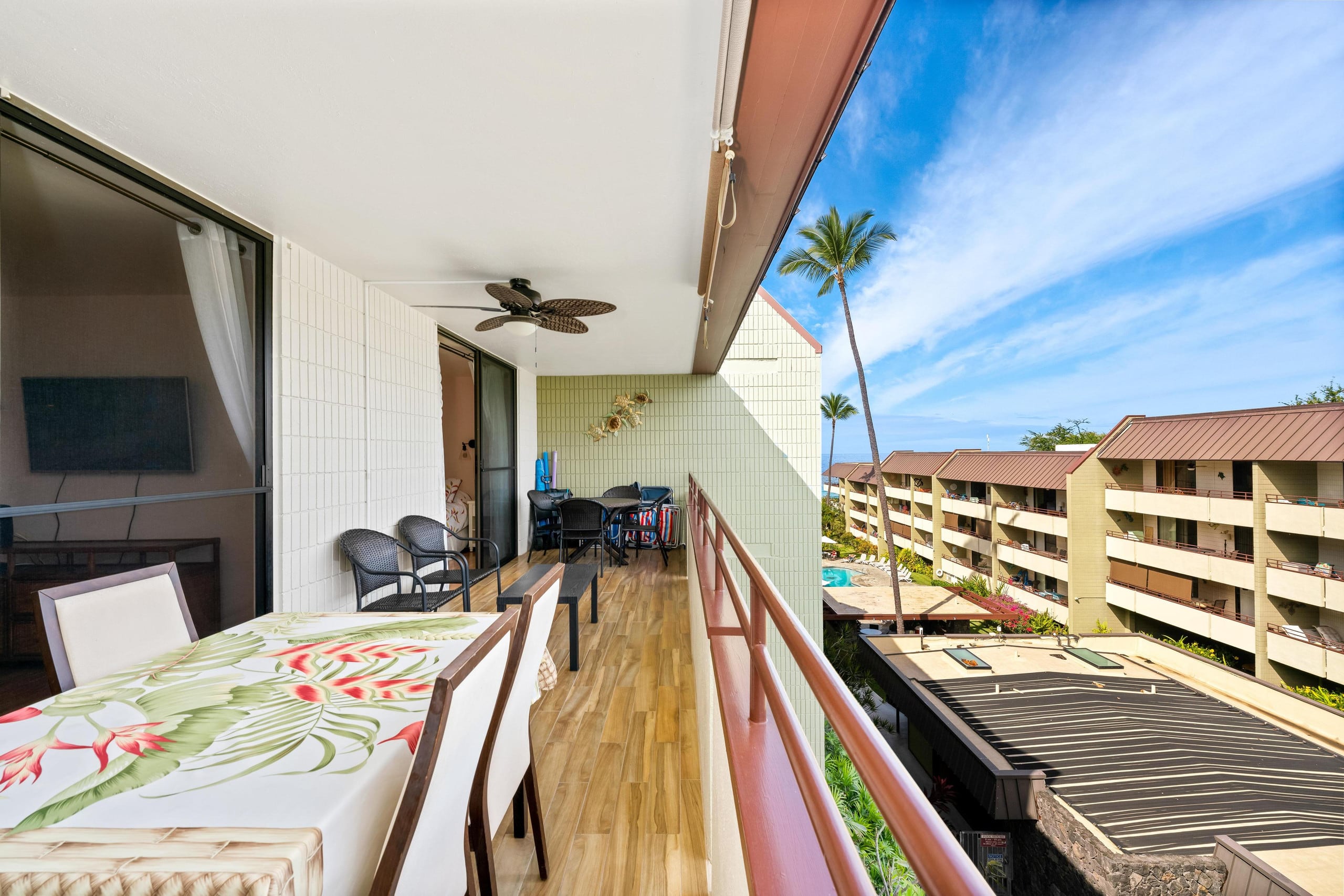 Condo in Kailua-Kona · ★4.4 · 2 bedrooms · 4 beds · 2 shared baths - Image 27