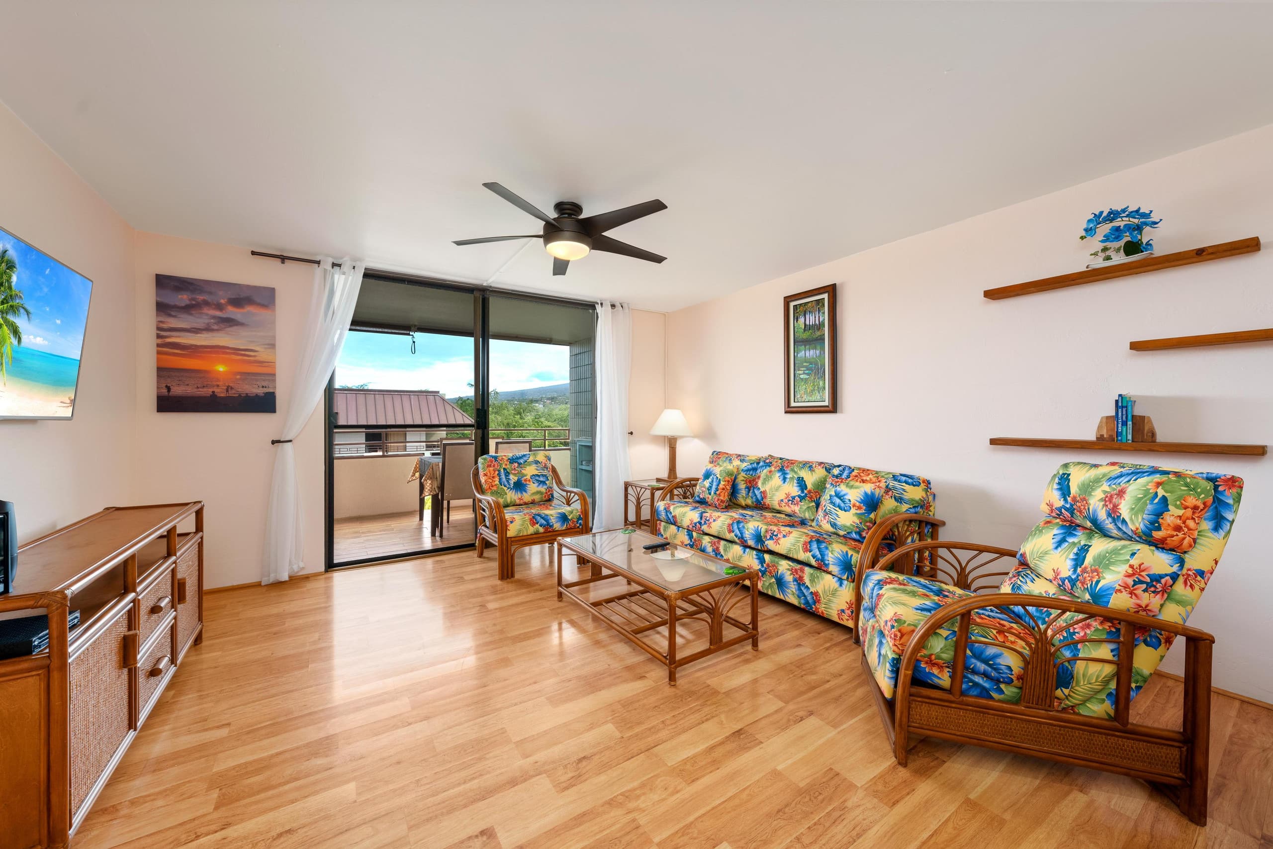 Condo in Kailua-Kona · ★4.4 · 2 bedrooms · 4 beds · 2 shared baths - Image 1