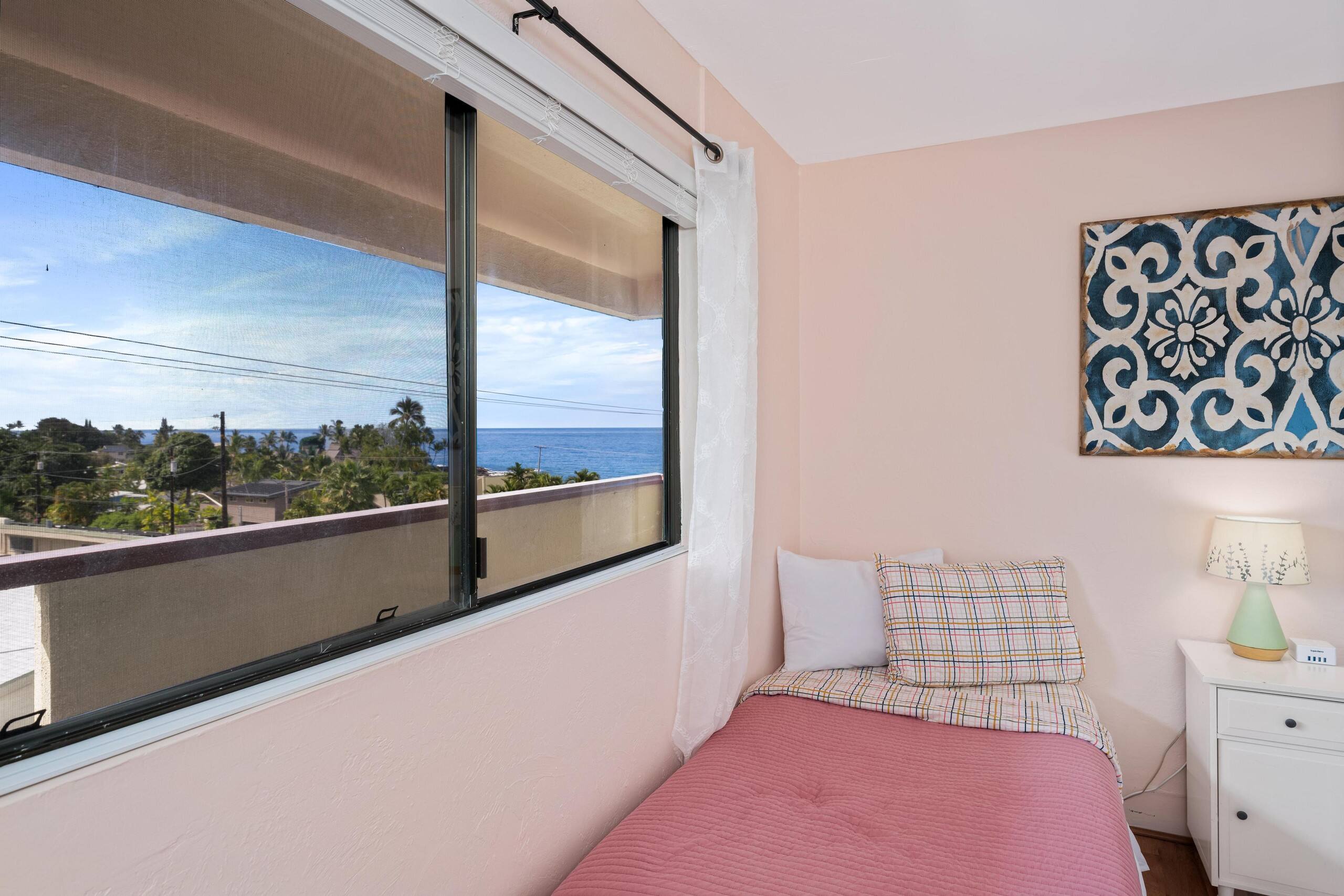 Condo in Kailua-Kona · ★4.4 · 2 bedrooms · 4 beds · 2 shared baths - Image 22