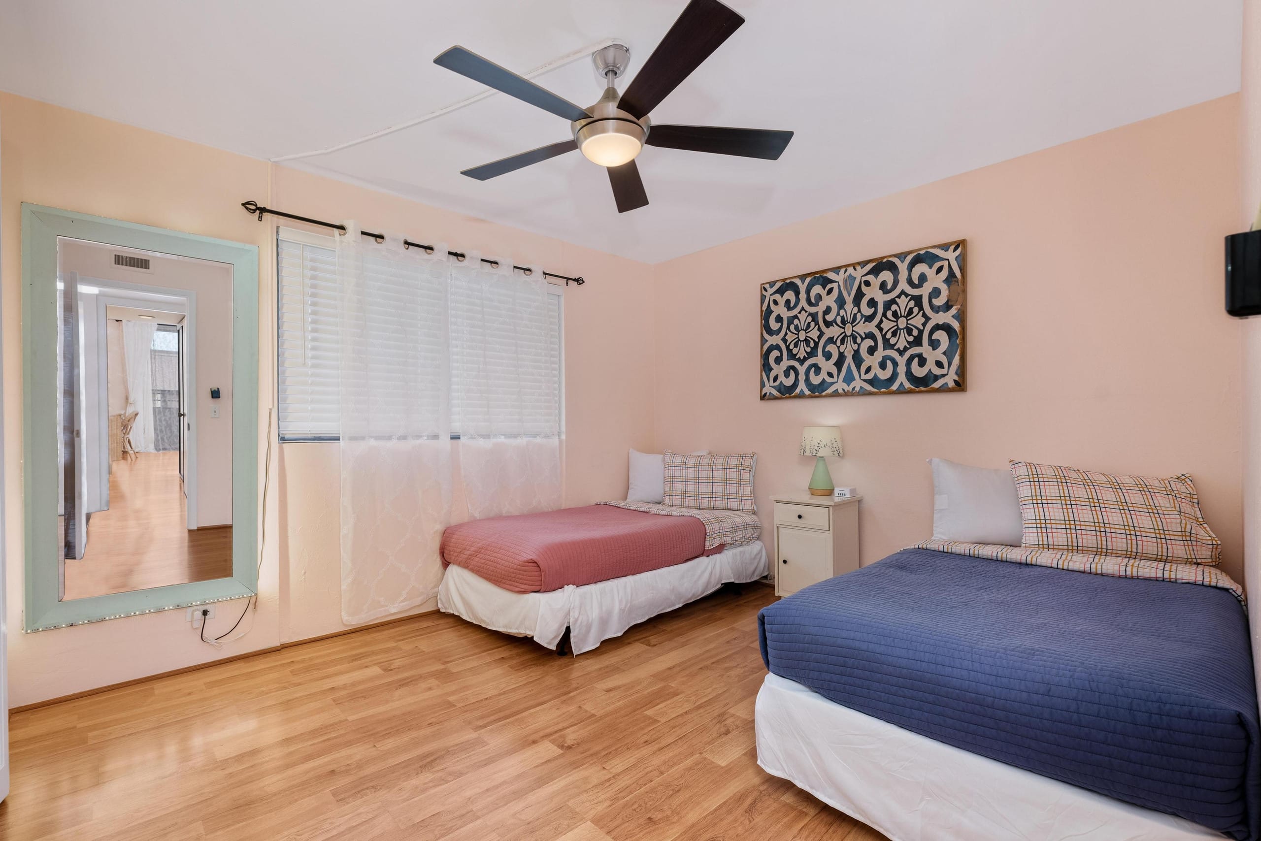 Condo in Kailua-Kona · ★4.4 · 2 bedrooms · 4 beds · 2 shared baths - Image 19