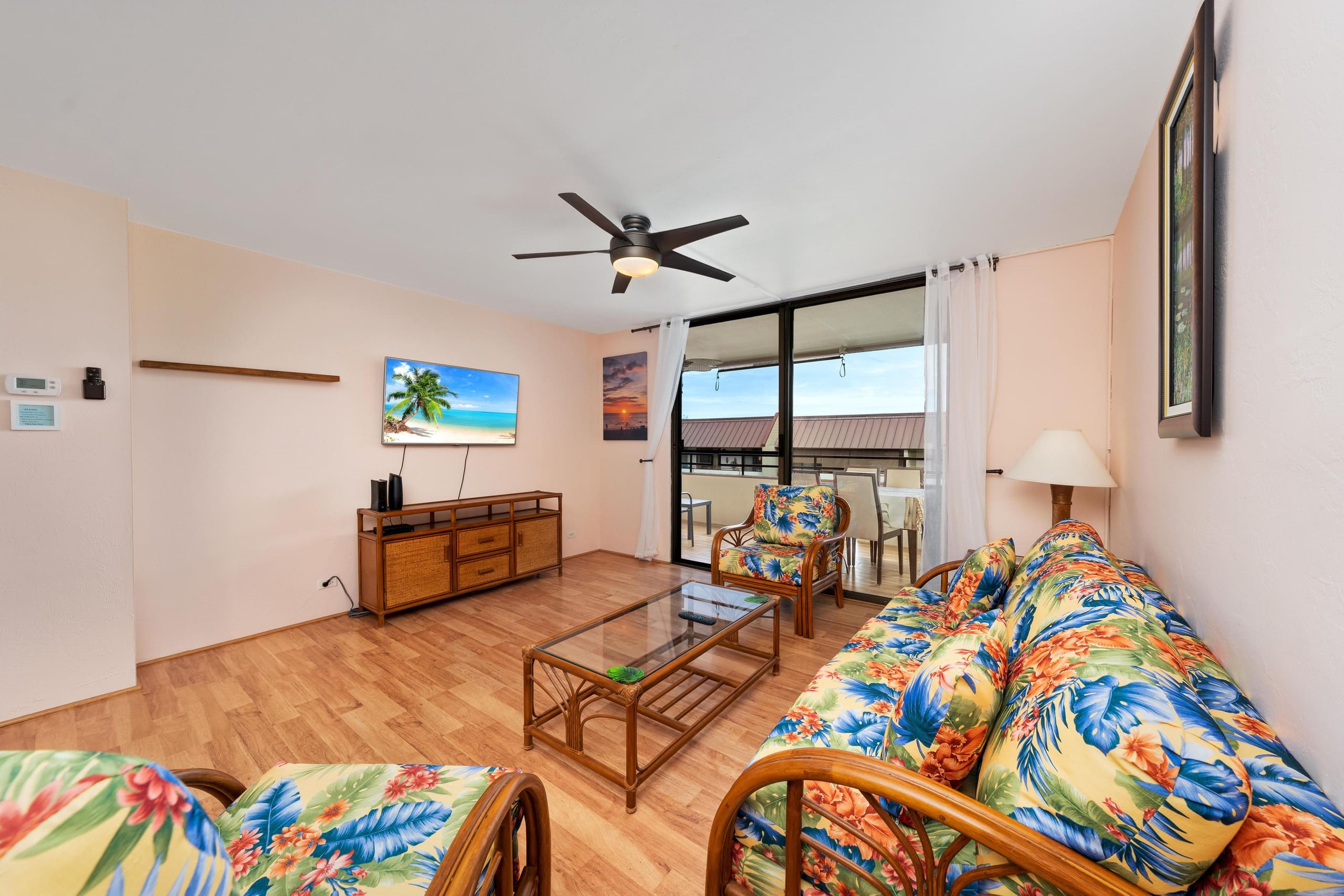 Condo in Kailua-Kona · ★4.4 · 2 bedrooms · 4 beds · 2 shared baths - Image 2