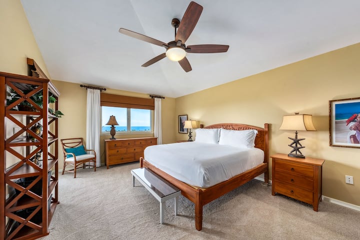 El dormitorio principal tiene vista al mar