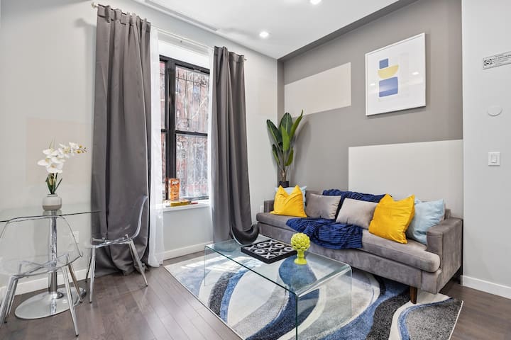 Perfect for Tourism, Near Times Sq, Metro Sleeps 5