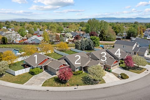 4 Adjacent Homes | Great for Families | Sleeps 32!