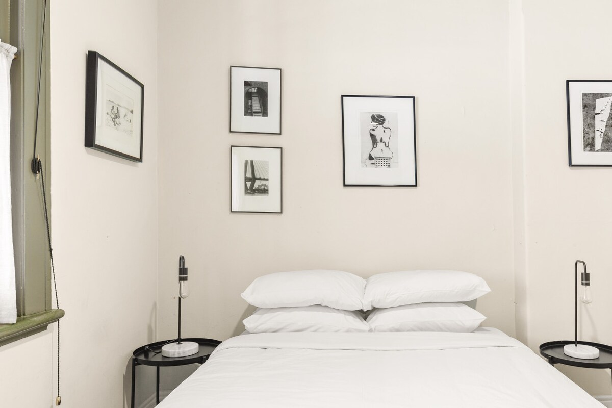 The - Rock - Accomodation - bed