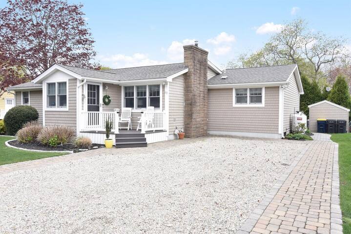 Bonnet Shores Retreat! Walk to Kelly Beach! gallery image 2