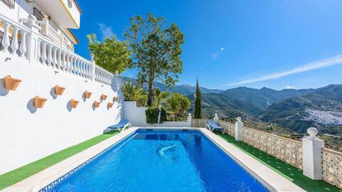 Villa El Puerto Canillas de Albaida by Ruralidays