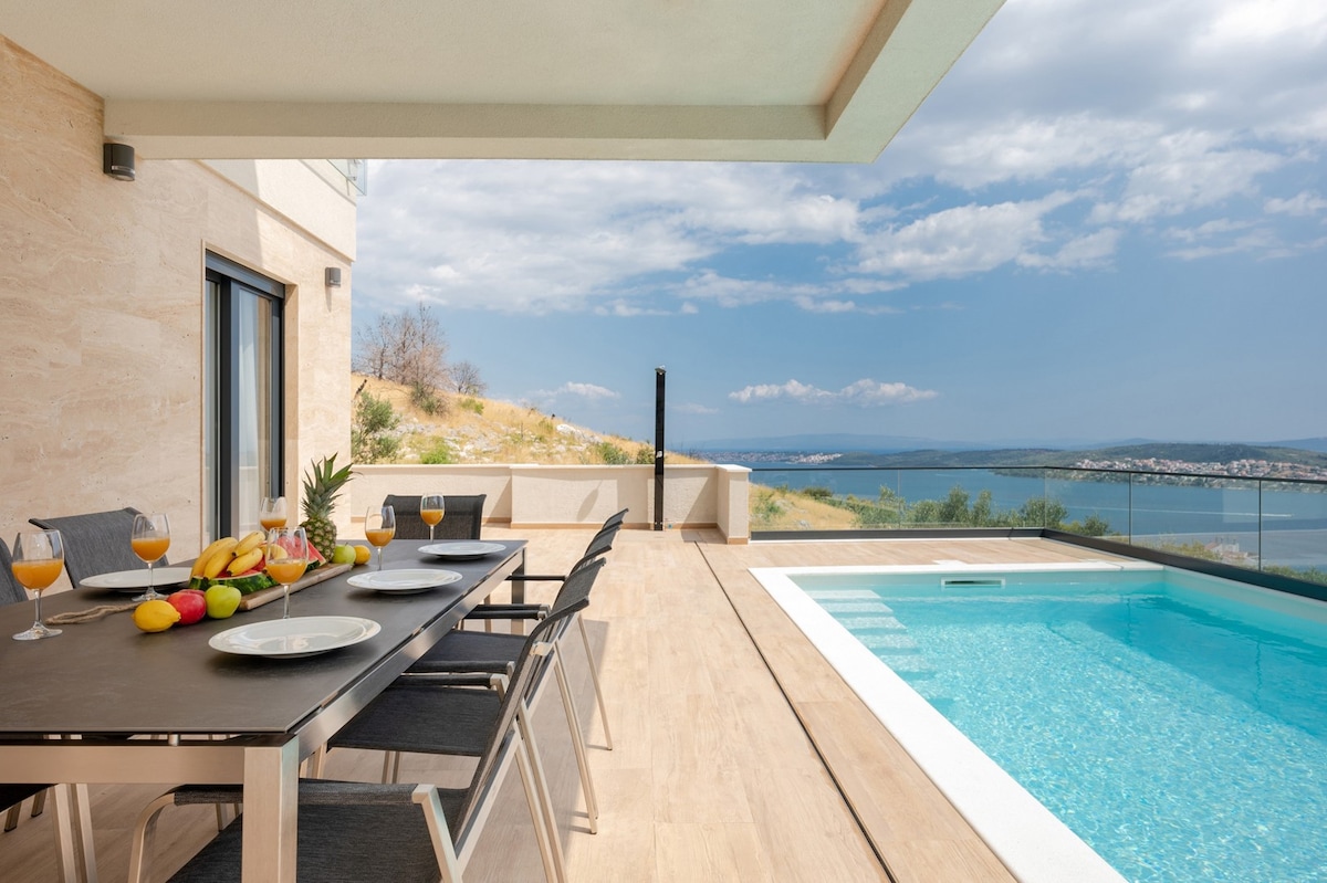 NEW Villa Astera -heated pool, 4 bedrooms, and sea