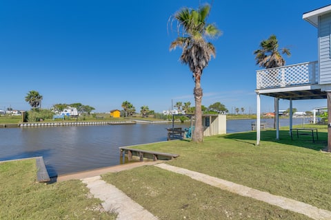 Waterfront Texas Abode w/ Boat Ramp, Pets Welcome