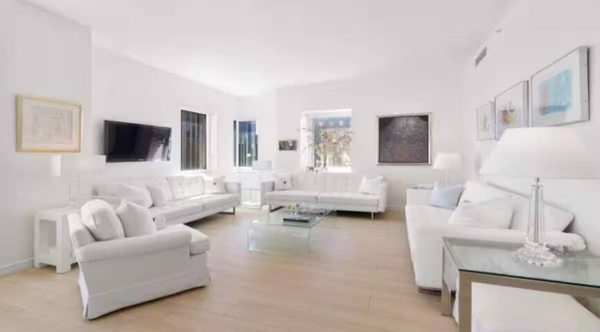 4 bedroom Luxury Penthouse • Midtown West, 5 Stars gallery image 4