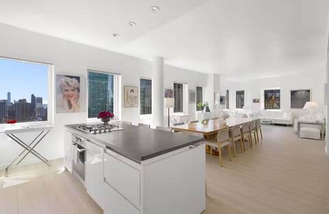 4 bedroom Luxury Penthouse • Midtown West, 5 Stars