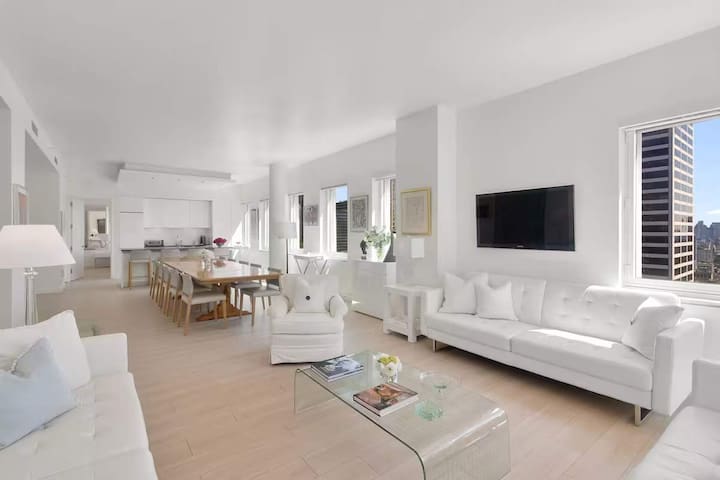 4 bedroom Luxury Penthouse • Midtown West, 5 Stars gallery image 2